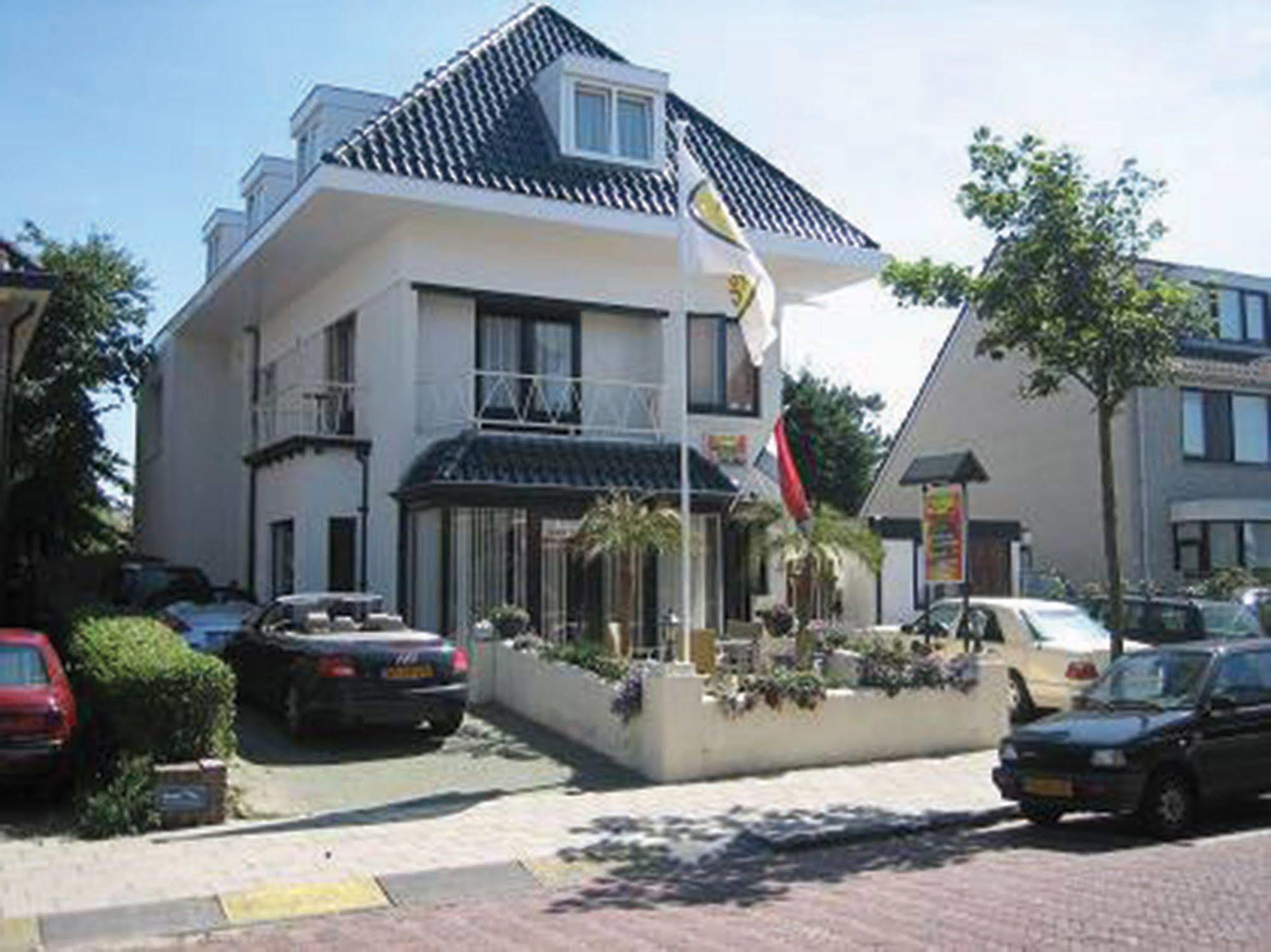 Hotel / Pension Villa Tanahlot 잔드보르트 외부 사진